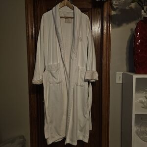 Cozy White "Four Seasons" Cotton Robe with Pockets